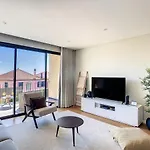 Sunlight Apartment By Lovelystay