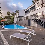 Ample Villa With Pool And Gorgeous Ocean View