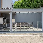 Ample Villa With Pool And Gorgeous Ocean View