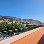Garden And Seaview Apartment - Free Parking