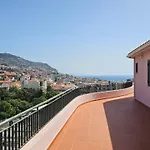 Garden And Seaview Apartment - Free Parking