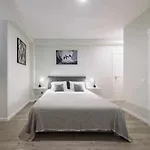 Pena Apartments B By Mth