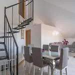 Living Penthouse Apart.