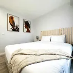 Pena Apartments A By Mth