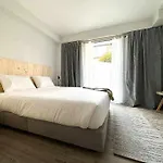 Pena Apartments A By Mth