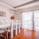 Apartamento Jasmineiro - By Wehost