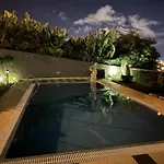 Beautiful 1-Bed Apartment In Funchal Madeira