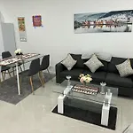 Funchal-Studio-Sleeps4-Freeparking