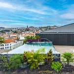 Modern Central Studio @ Savoy Residence Insular