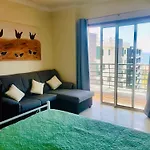Plaza Near Forum Madeira - Rooms For Rent