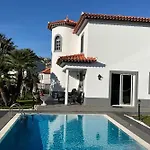 Beautiful 1-Bed Apartment In Funchal Madeira