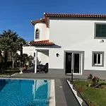 Beautiful 1-Bed Apartment In Funchal Madeira