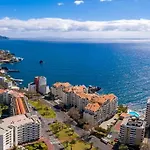 Luxury Villa Nogueira With Private Pool By Hr Madeira
