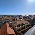 Top-Floor One-Bedroom Flats - Peaceful With Ocean And City Views