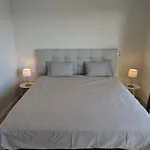 Top-Floor One-Bedroom Flats - Peaceful With Ocean And City Views