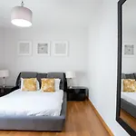 Deluxe Living By Lovelystay