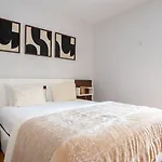 Deluxe Living By Lovelystay