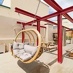 Drapes Design Apartments By An Island Apart