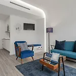 Drapes Design Apartments By An Island Apart