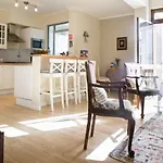 Central Funchal Apartment - Garden - Free Parking & Ac