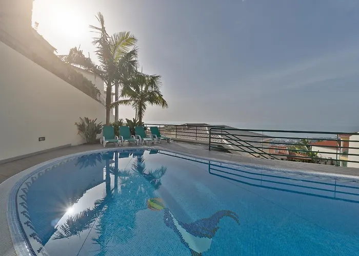 Charming Villa In Funchal