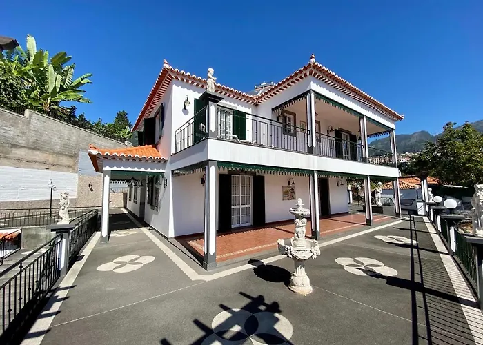 Classic Tranquil Madeiran 4-Bedroom Villa Funchal