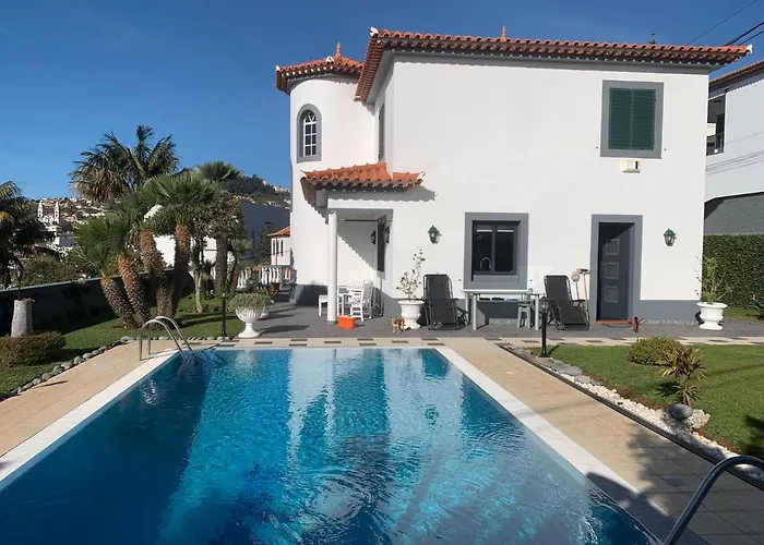 Beautiful 1-Bed Apartment In Funchal Madeira
