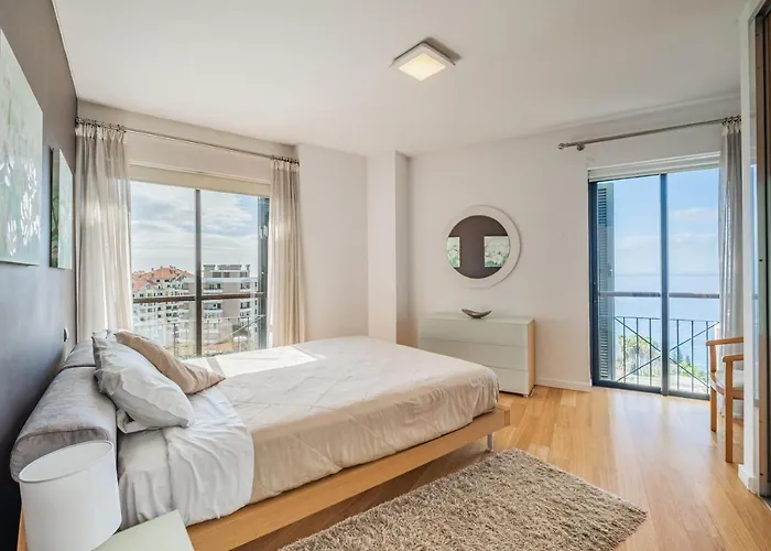 Modern Apartment Next To Forum Shopping, Near The Sea, Free Parking And Wifi
