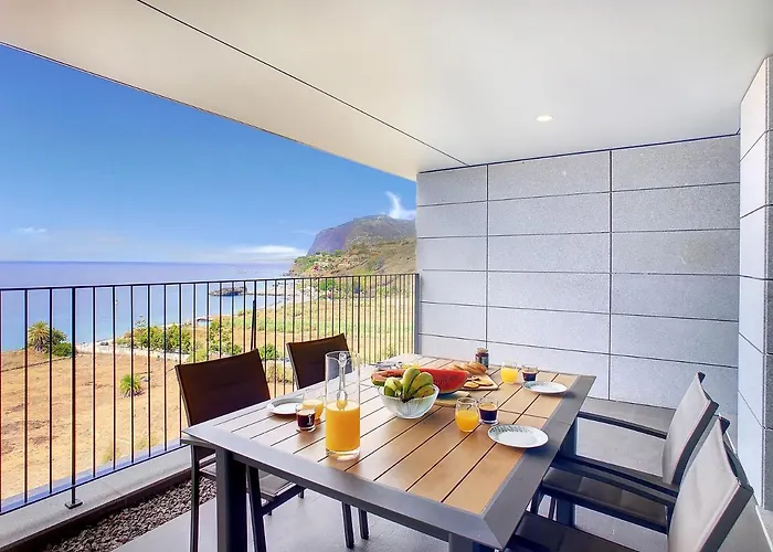 The Best Sea View Apartment By Lovelystay