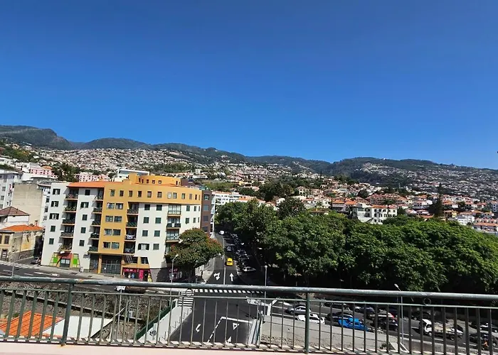 Garden And Seaview Apartment - Free Parking