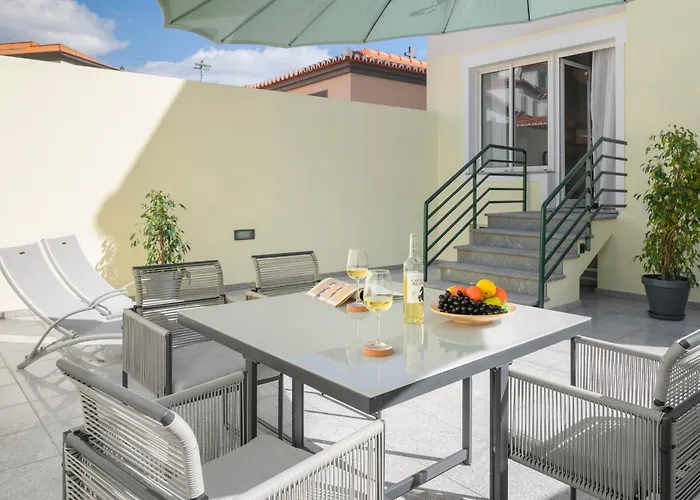 Apartamento Do Carmo By An Island Apart