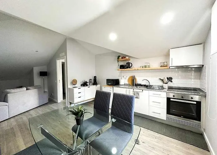 Pena Apartments C By Mth