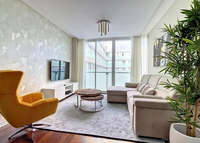 Upscale Apartment By Lovelystay