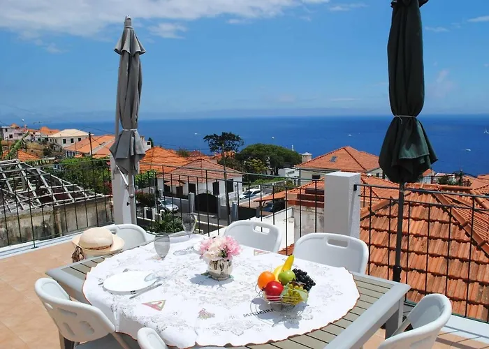 Vila Rosa - Renovated House Overlooking The Sea