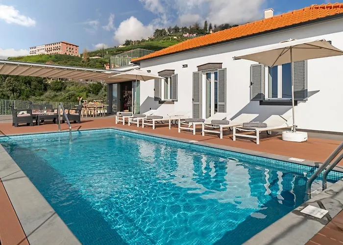 Beautifully Refurbished, Great Views, Heated Pool