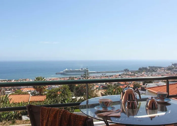 Stylish Apartment With Balcony And Amazing Views Over Funchal And The Sea