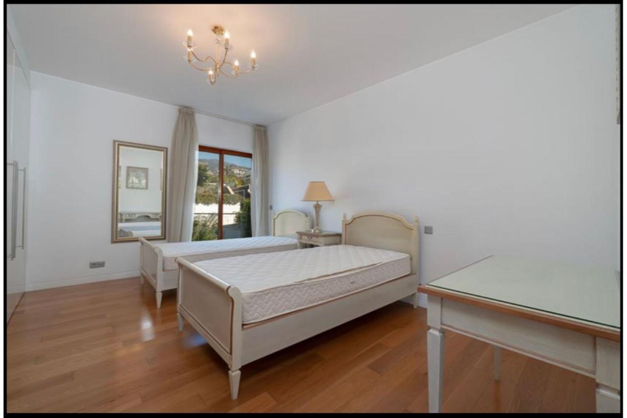 Victoria With Private Heated Pool Villa *