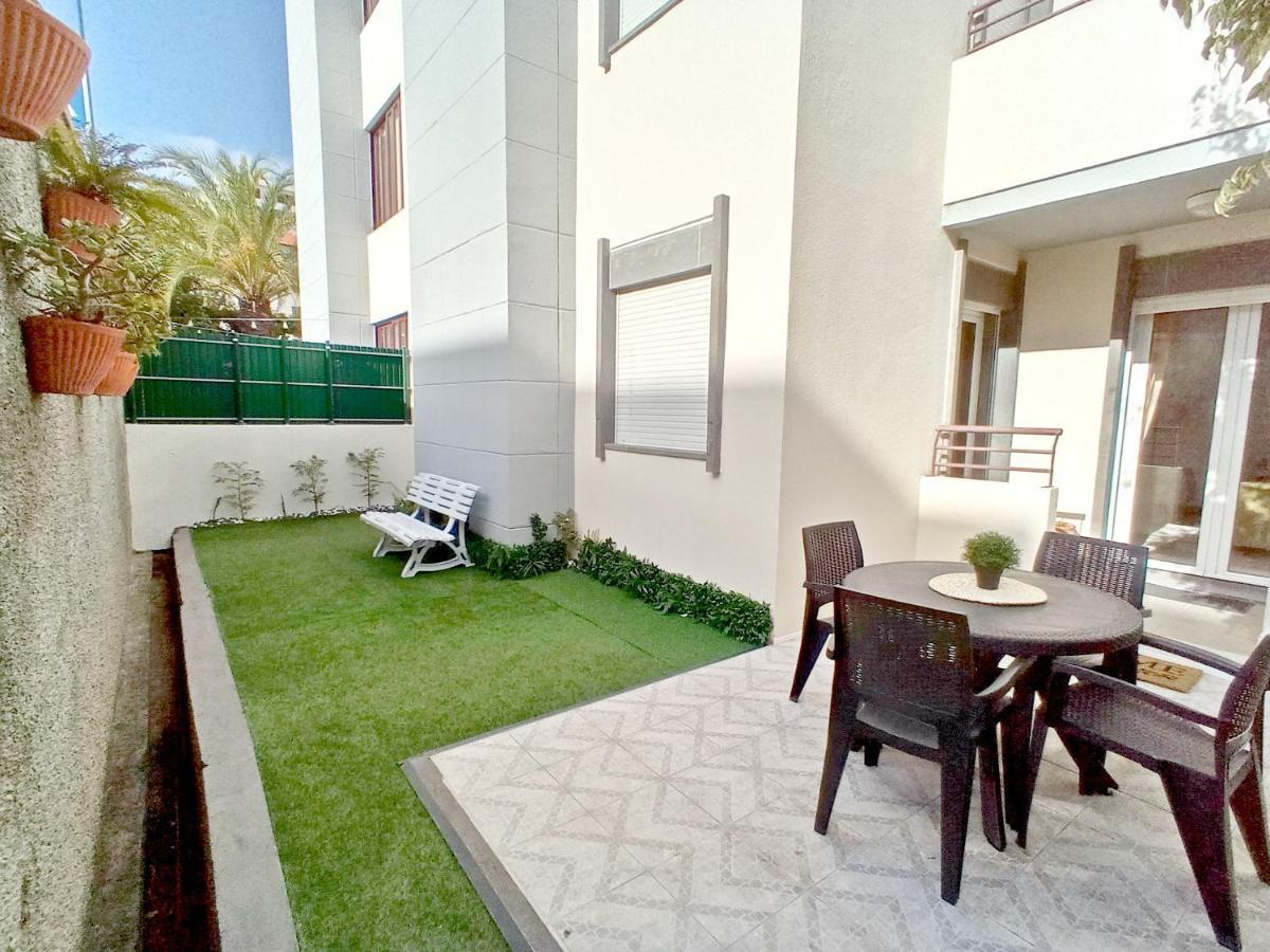 Garden's Apartment *
