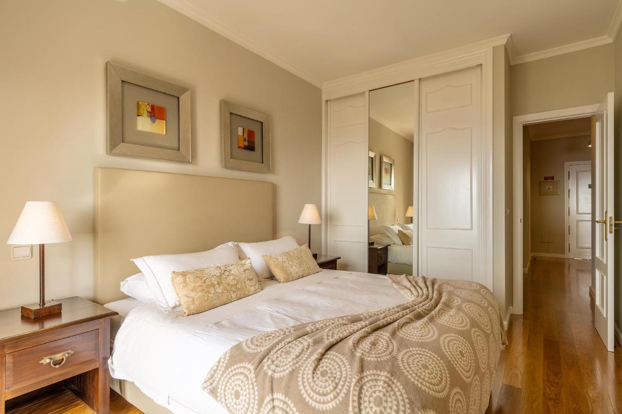 Apartment Stylish With Balcony And Amazing Views Over And The Sea *