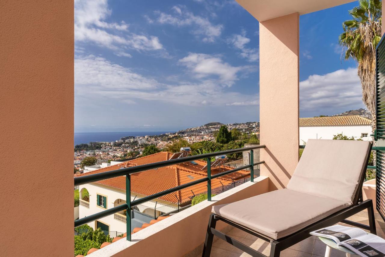 Stylish With Balcony And Amazing Views Over And The Sea Apartment *