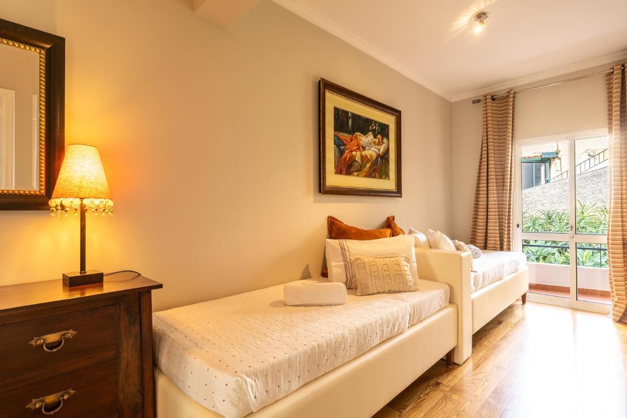 Stylish With Balcony And Amazing Views Over And The Sea * Funchal (Madeira)