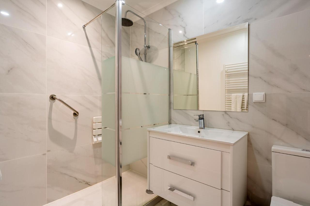 Stylish With Balcony And Amazing Views Over And The Sea Funchal (Madeira)