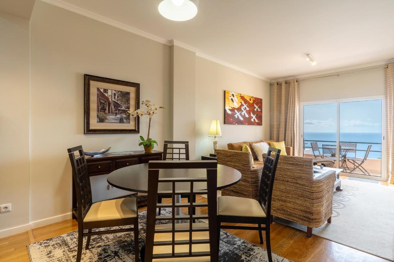 Stylish With Balcony And Amazing Views Over And The Sea Apartment