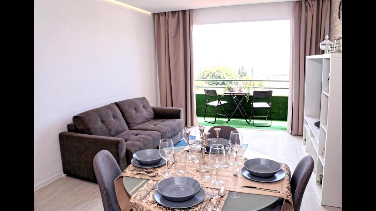 Charming In With Sea And Mountain View 70 M²