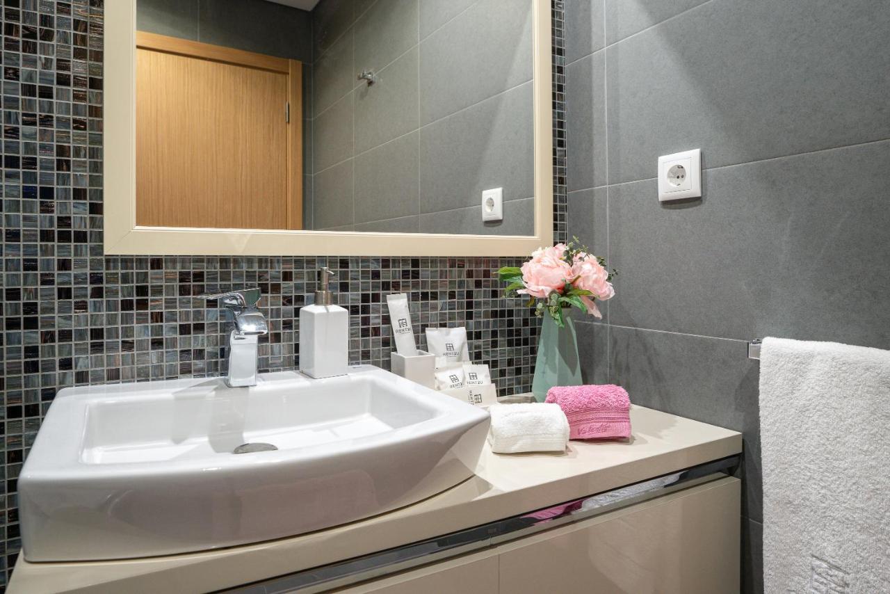 Luxurious - Casa Valentina - Rent2u, Lda *