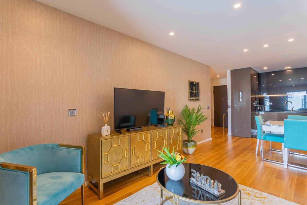 Modern 2 Bedroom Flat In Condo With Swimming Pool *