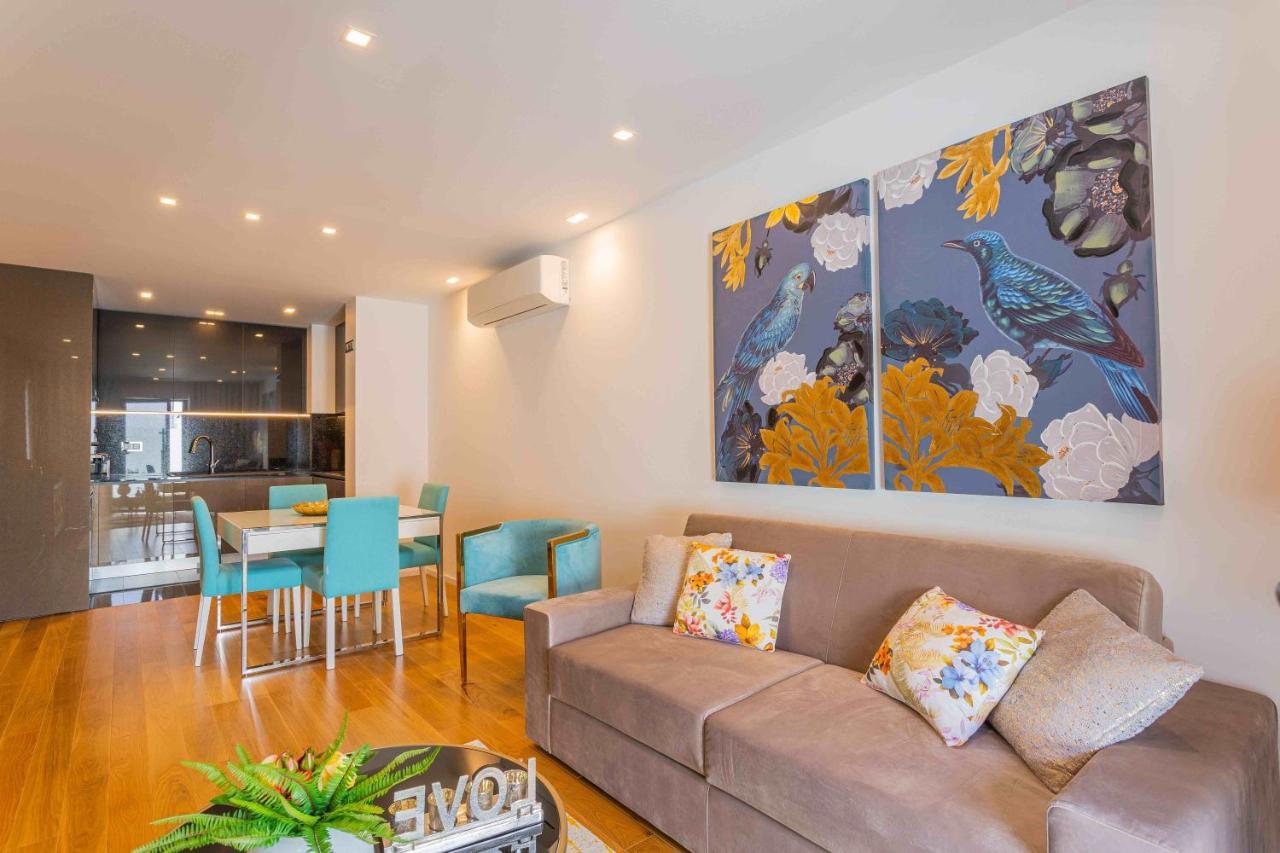 Modern 2 Bedroom Flat In Condo With Swimming Pool *
