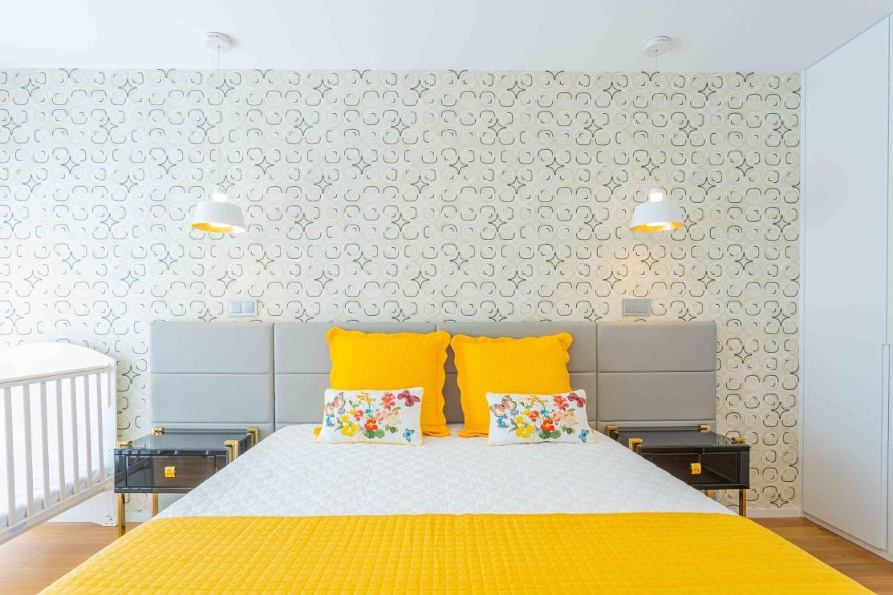 Modern 2 Bedroom Flat In Condo With Swimming Pool *