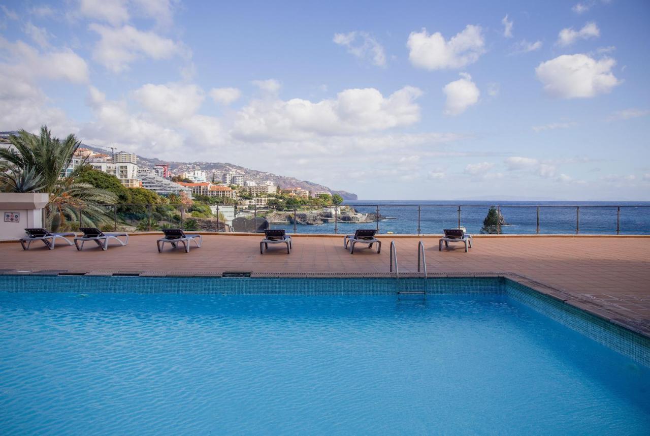 Sunny By The Sea With A Pool