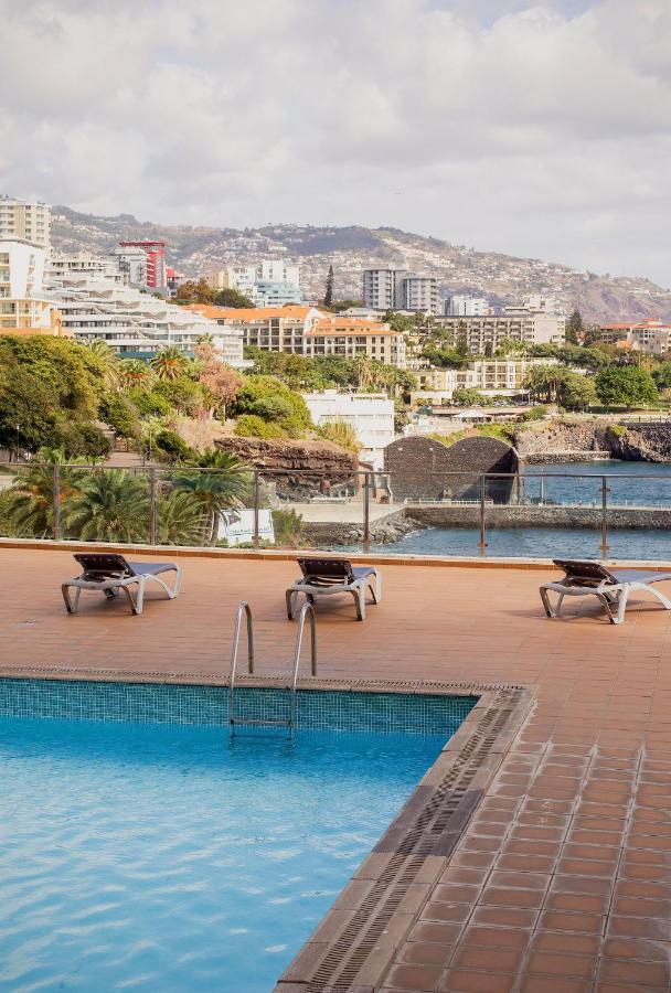 Sunny By The Sea With A Pool Apartment
